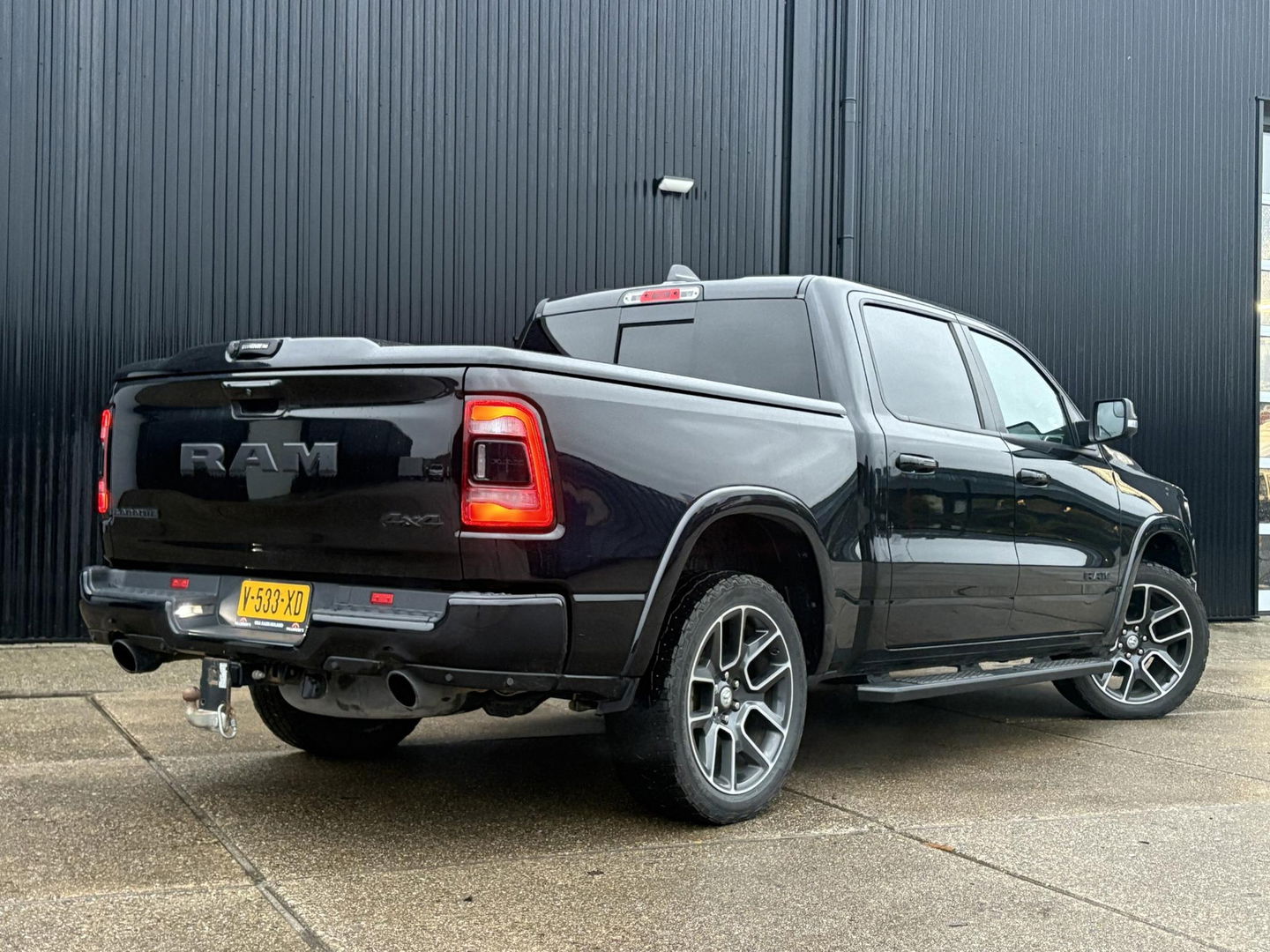 Dodge Ram Pick-Up 1500 5.7 V8 Laramie Crew Cab NIGHT PACK | LEDER/ALCANTARA | ADAPTIVE CRUISE | LED | 360 CAMERA