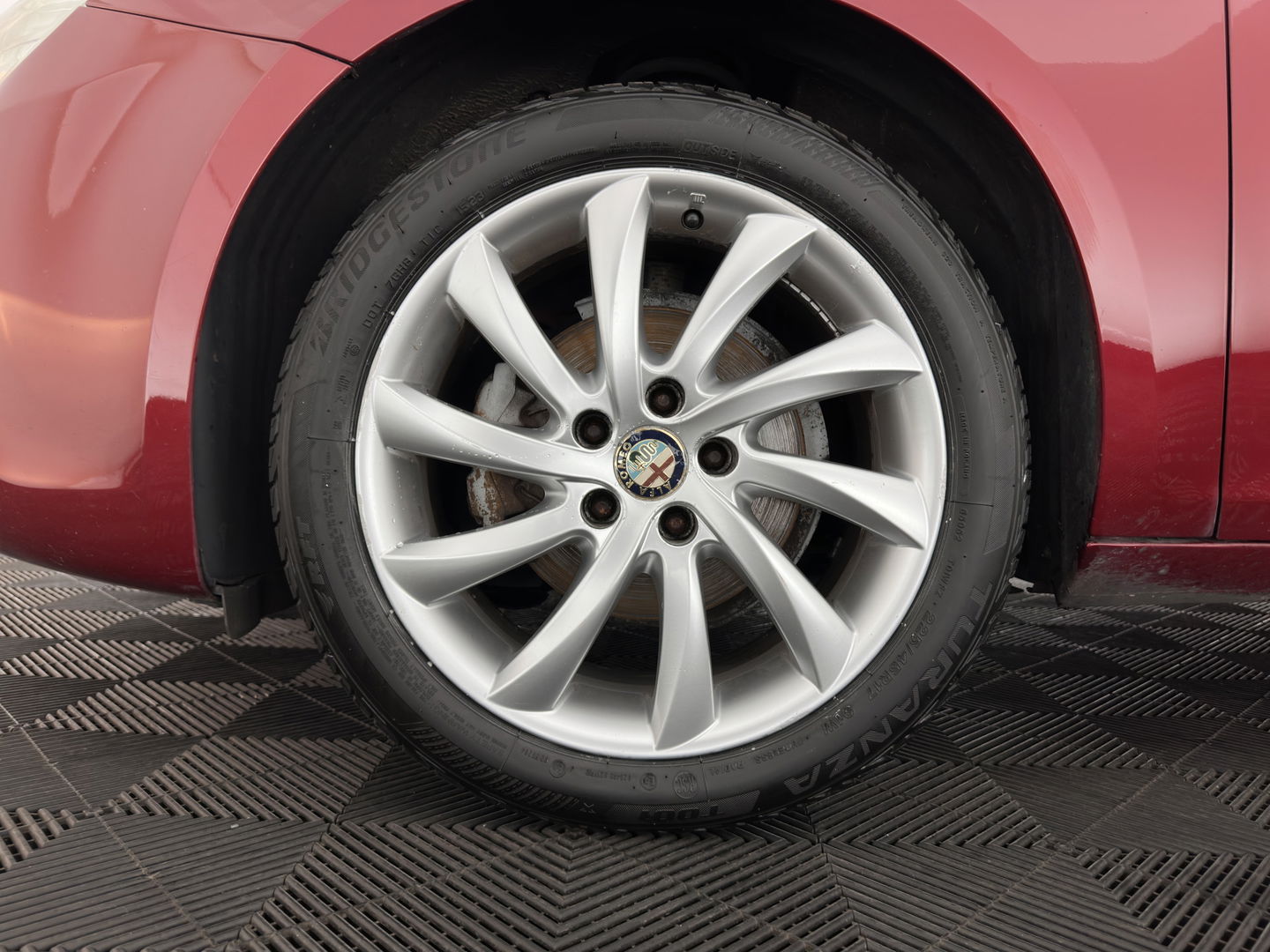 Alfa Romeo Giulietta 1.6 JTDm Distinctive *NAVI-FULLMAP | SPORT-SEATS | ECC | PDC | CRUISE | 17''ALU*