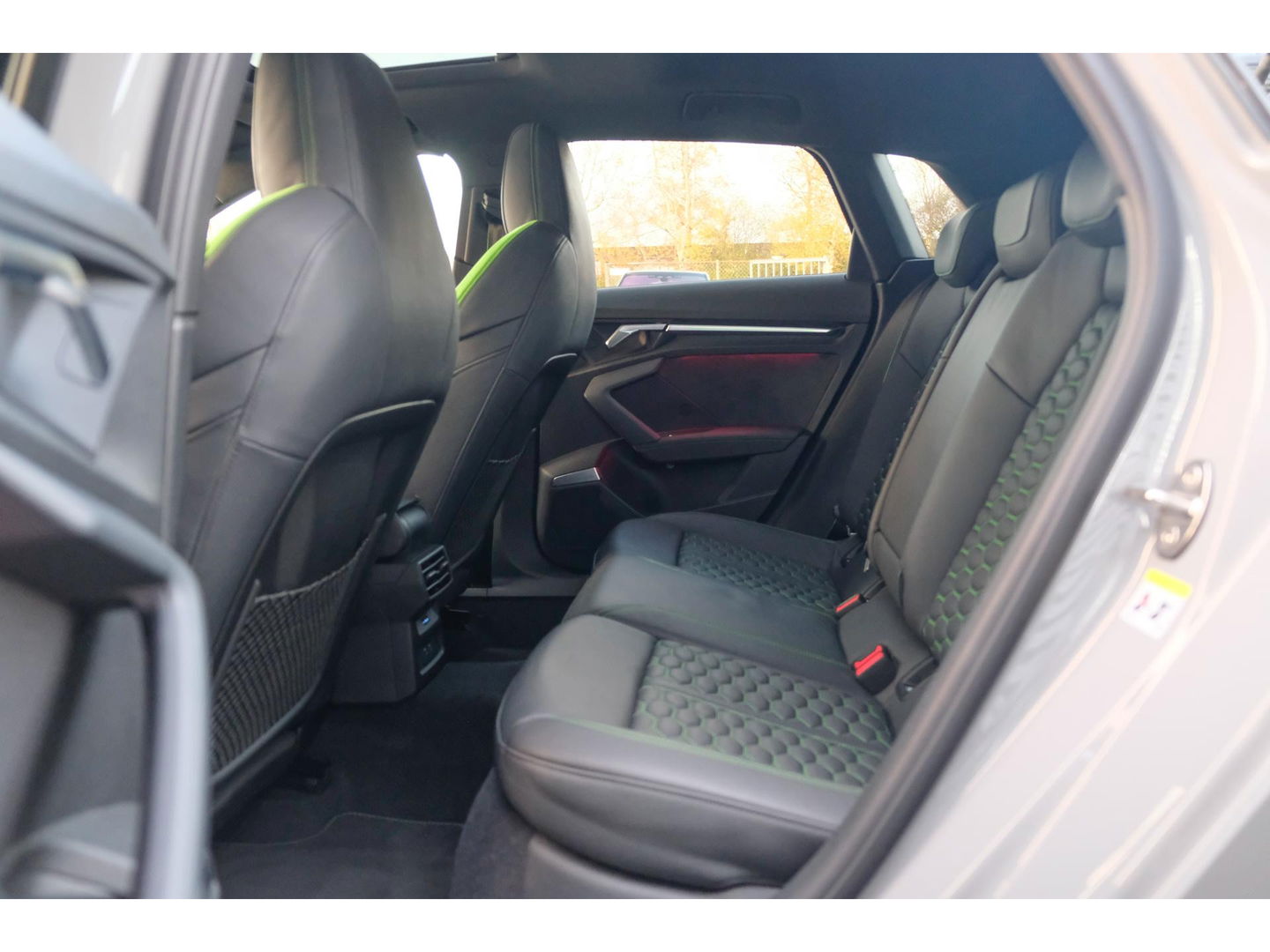 Audi RS3 Sportback 2.5 TFSI 400PK Quattro Hulk Panoramadak *BTW* Keramisch VOL! Massage B&O audio RS Dynamic