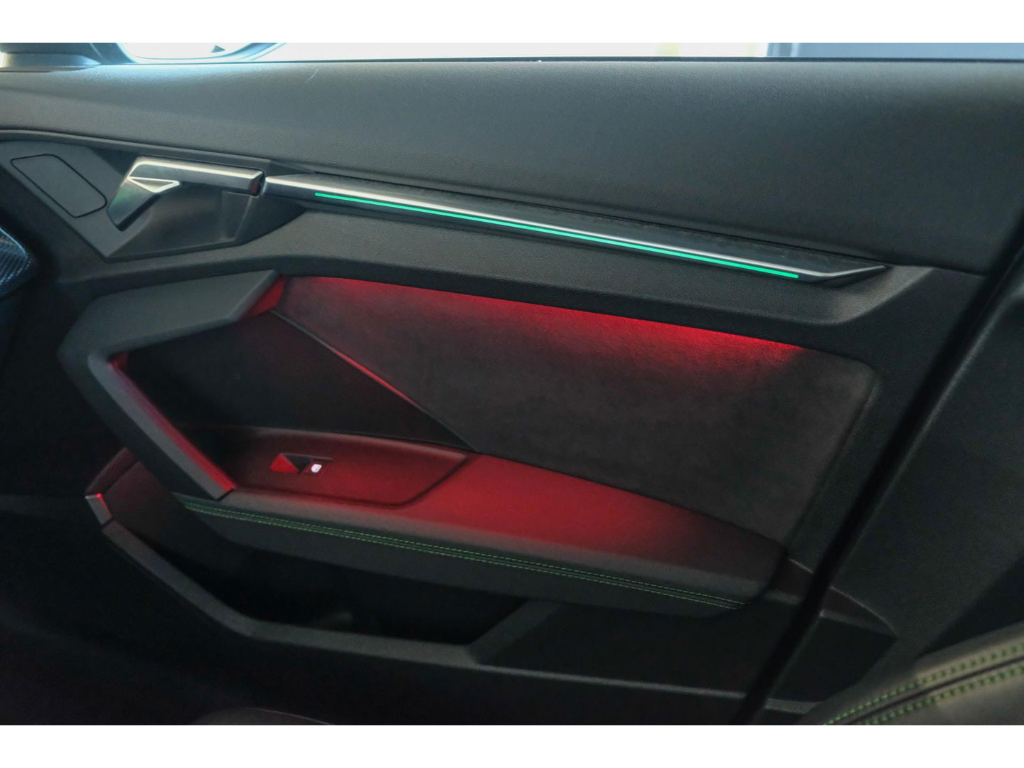 Audi RS3 Sportback 2.5 TFSI 400PK Quattro Hulk Panoramadak *BTW* Keramisch VOL! Massage B&O audio RS Dynamic