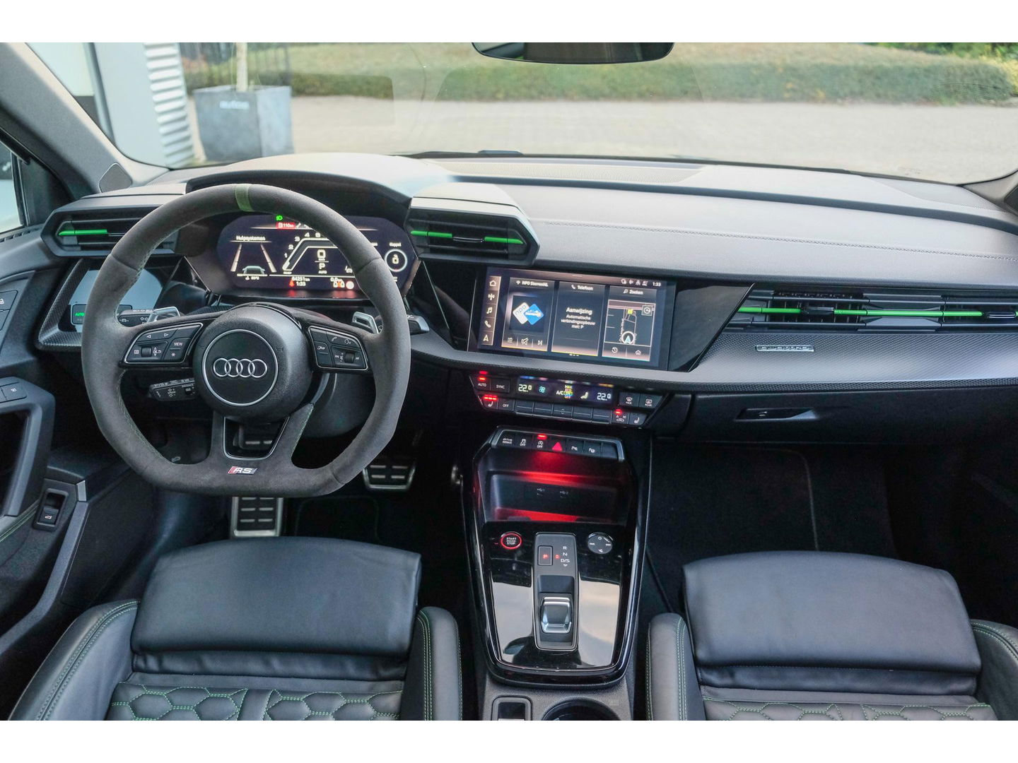 Audi RS3 Sportback 2.5 TFSI 400PK Quattro Hulk Panoramadak *BTW* Keramisch VOL! Massage B&O audio RS Dynamic