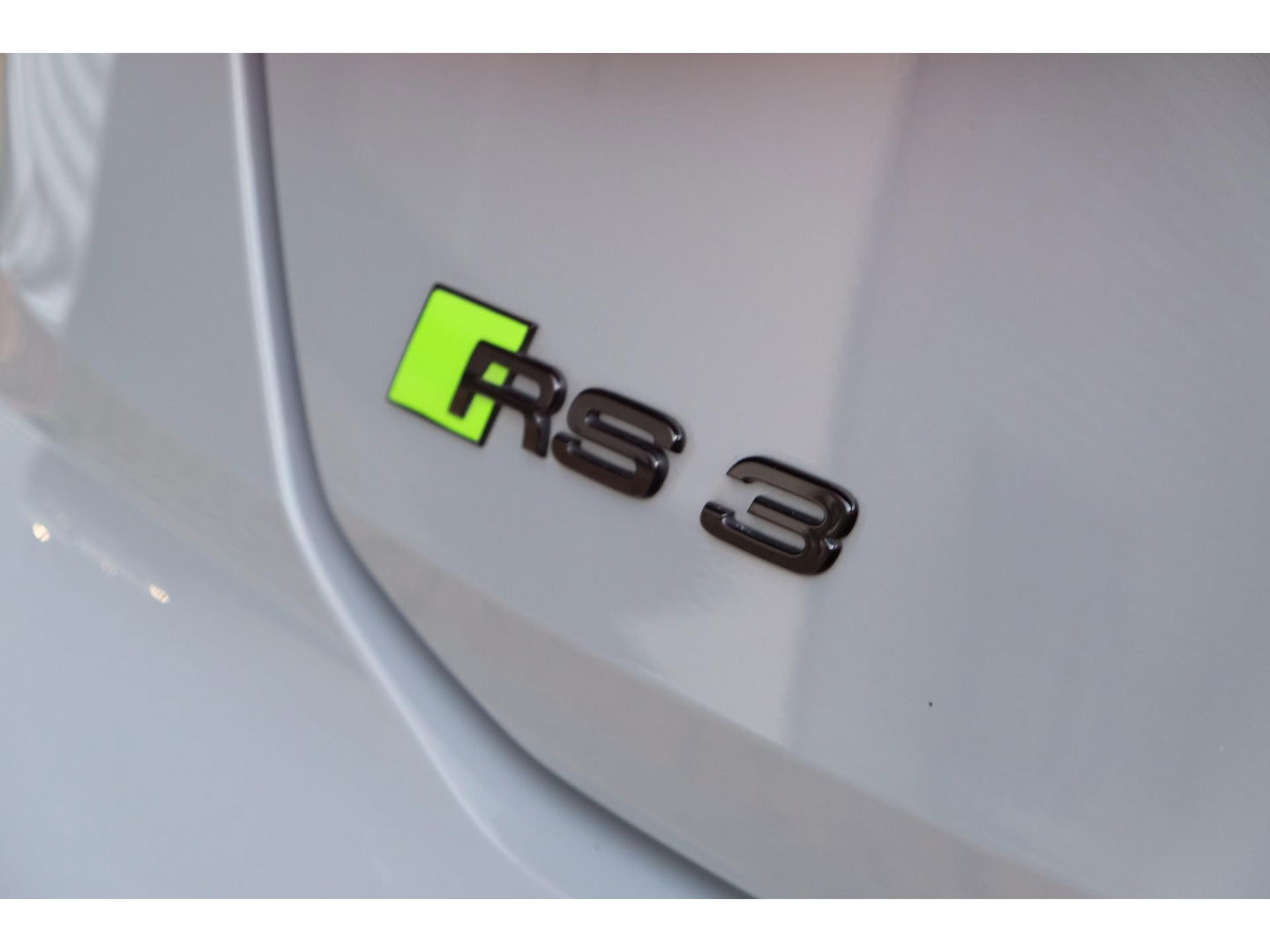 Audi RS3 Sportback 2.5 TFSI 400PK Quattro Hulk Panoramadak *BTW* Keramisch VOL! Massage B&O audio RS Dynamic