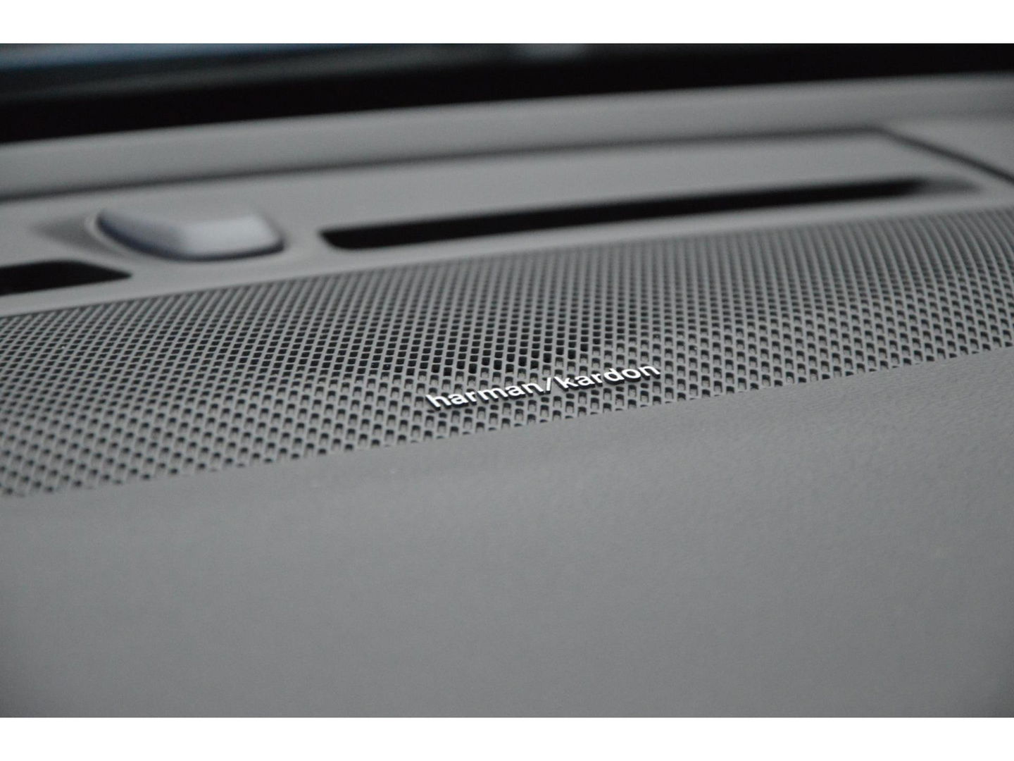 Volvo XC40 Recharge P8 AWD R-Design | Pilot-assist | Camera | Stoel + Stuur verwarmd | Harman Kardon |BLIS | Parkeersensoren |