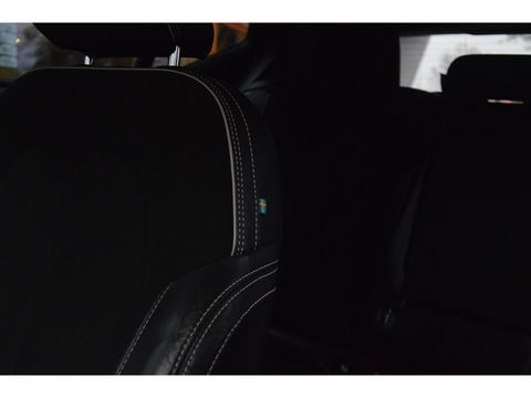 Volvo XC40 Recharge P8 AWD R-Design | Pilot-assist | Camera | Stoel + Stuur verwarmd | Harman Kardon |BLIS | Parkeersensoren |