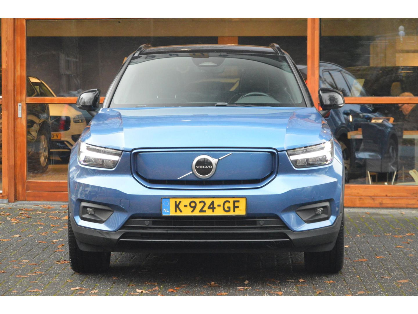 Volvo XC40 Recharge P8 AWD R-Design | Pilot-assist | Camera | Stoel + Stuur verwarmd | Harman Kardon |BLIS | Parkeersensoren |