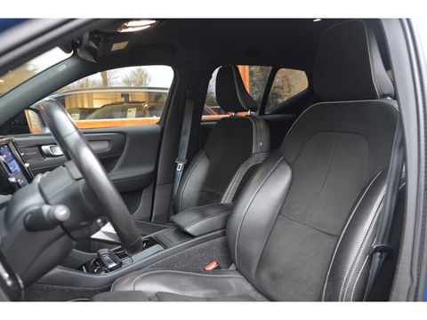 Volvo XC40 Recharge P8 AWD R-Design | Pilot-assist | Camera | Stoel + Stuur verwarmd | Harman Kardon |BLIS | Parkeersensoren |