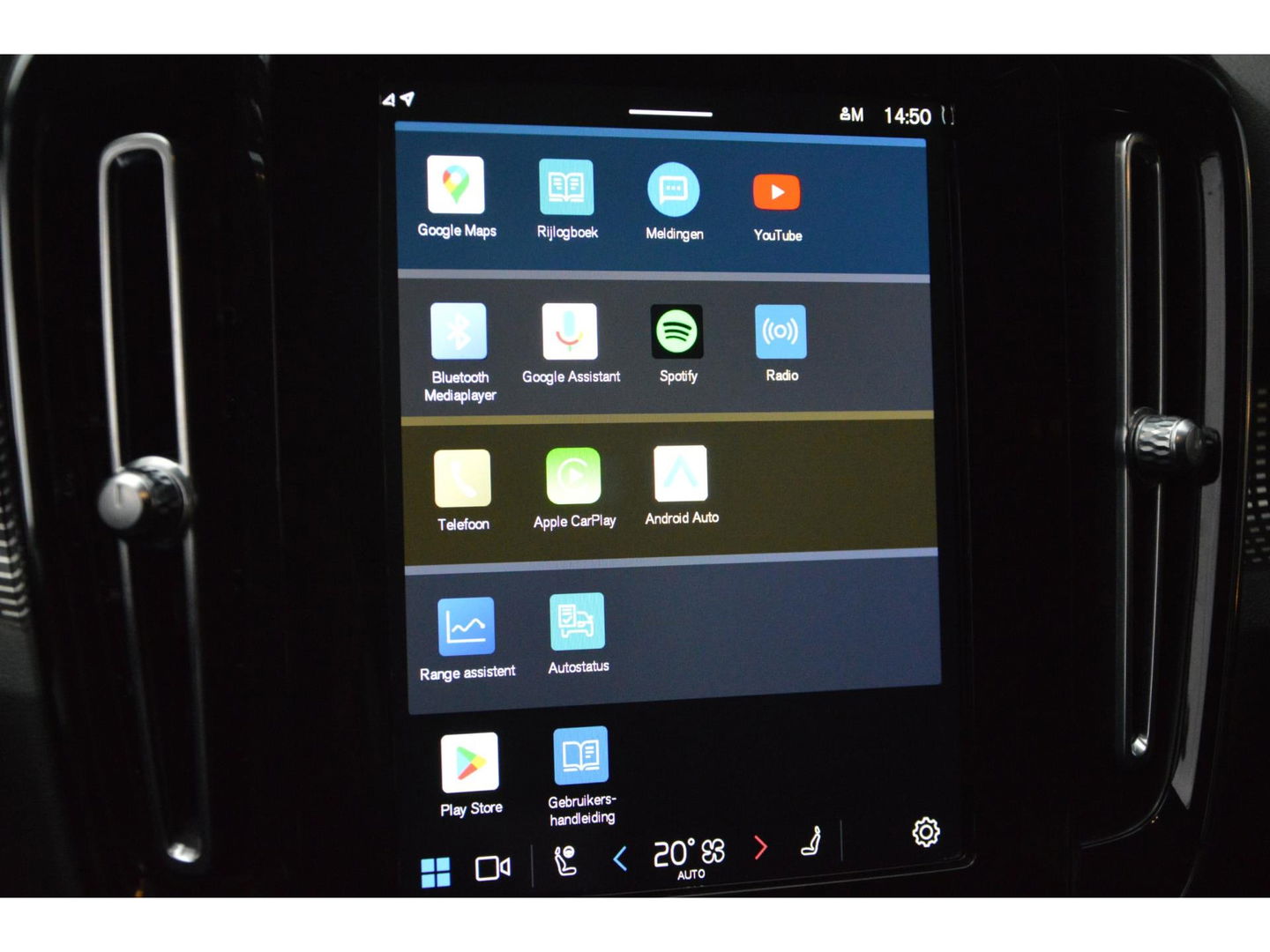 Volvo XC40 Recharge P8 AWD R-Design | Pilot-assist | Camera | Stoel + Stuur verwarmd | Harman Kardon |BLIS | Parkeersensoren |