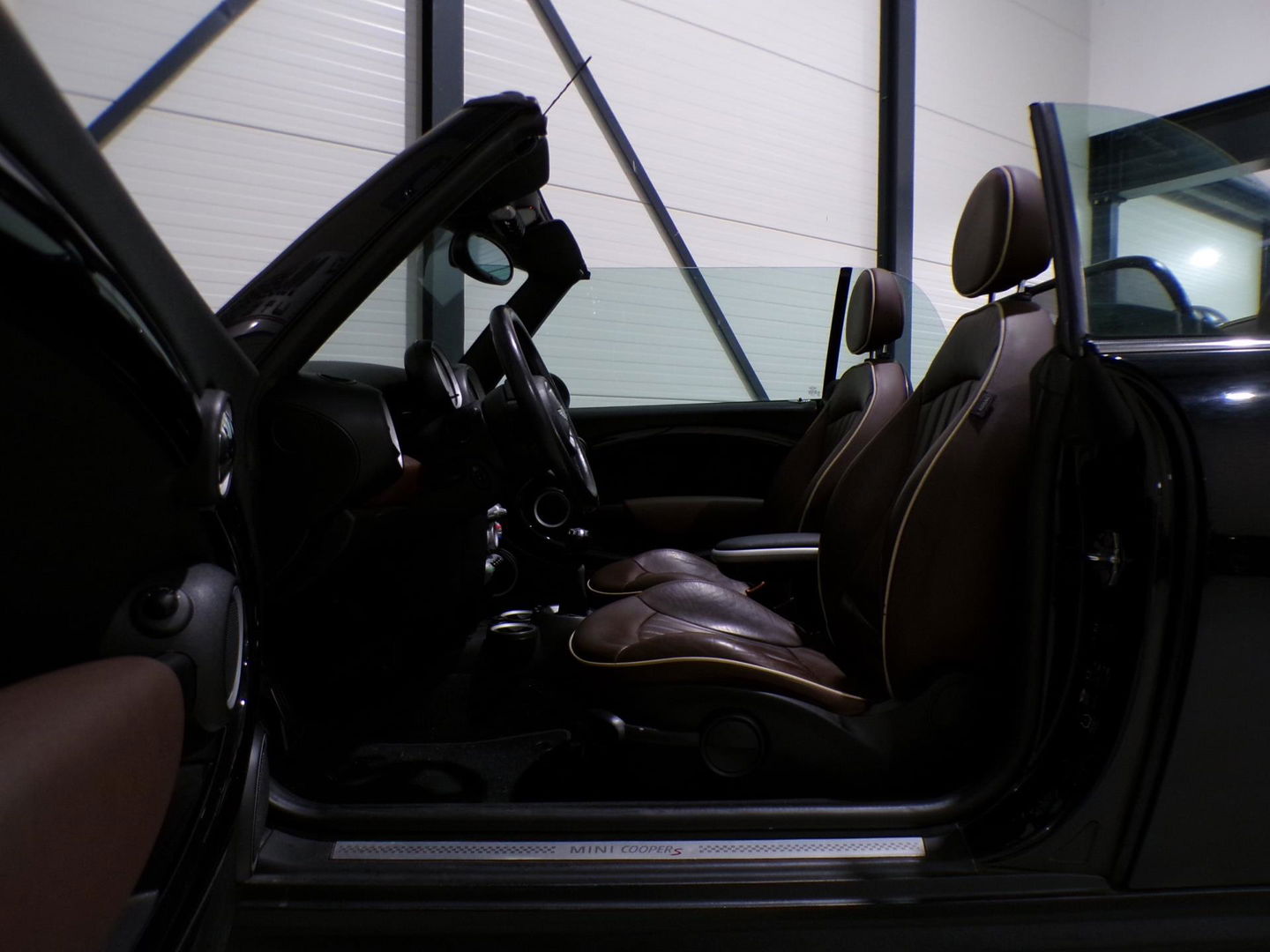 MINI Cabrio 1.6 Cooper S 174PK "Origineel NL!" Cognac-Leer Stoelverwarming Bluetooth Navigatie Cruise 17"Velgen Parkeersensor