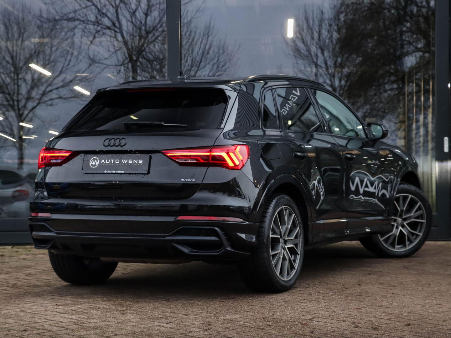 Audi Q3 40 TFSI 190pk Quattro Aut. S line Trekhaak wegkl. Sfeerverl. Virtual Cockpit