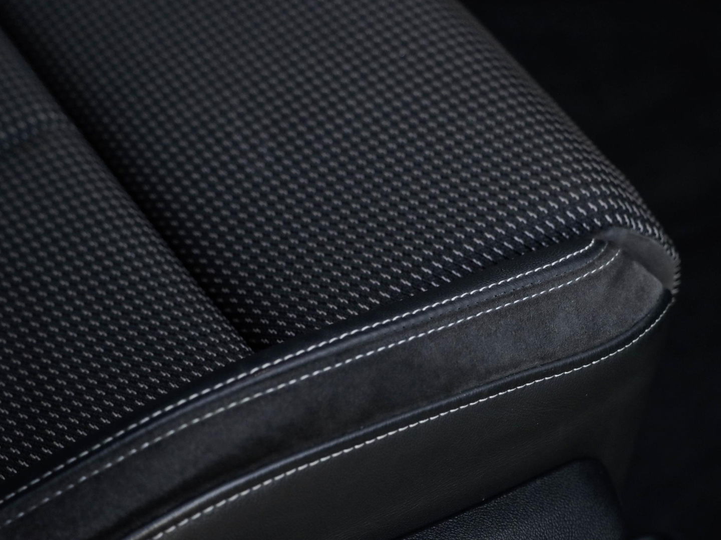 Audi Q3 40 TFSI 190pk Quattro Aut. S line Trekhaak wegkl. Sfeerverl. Virtual Cockpit