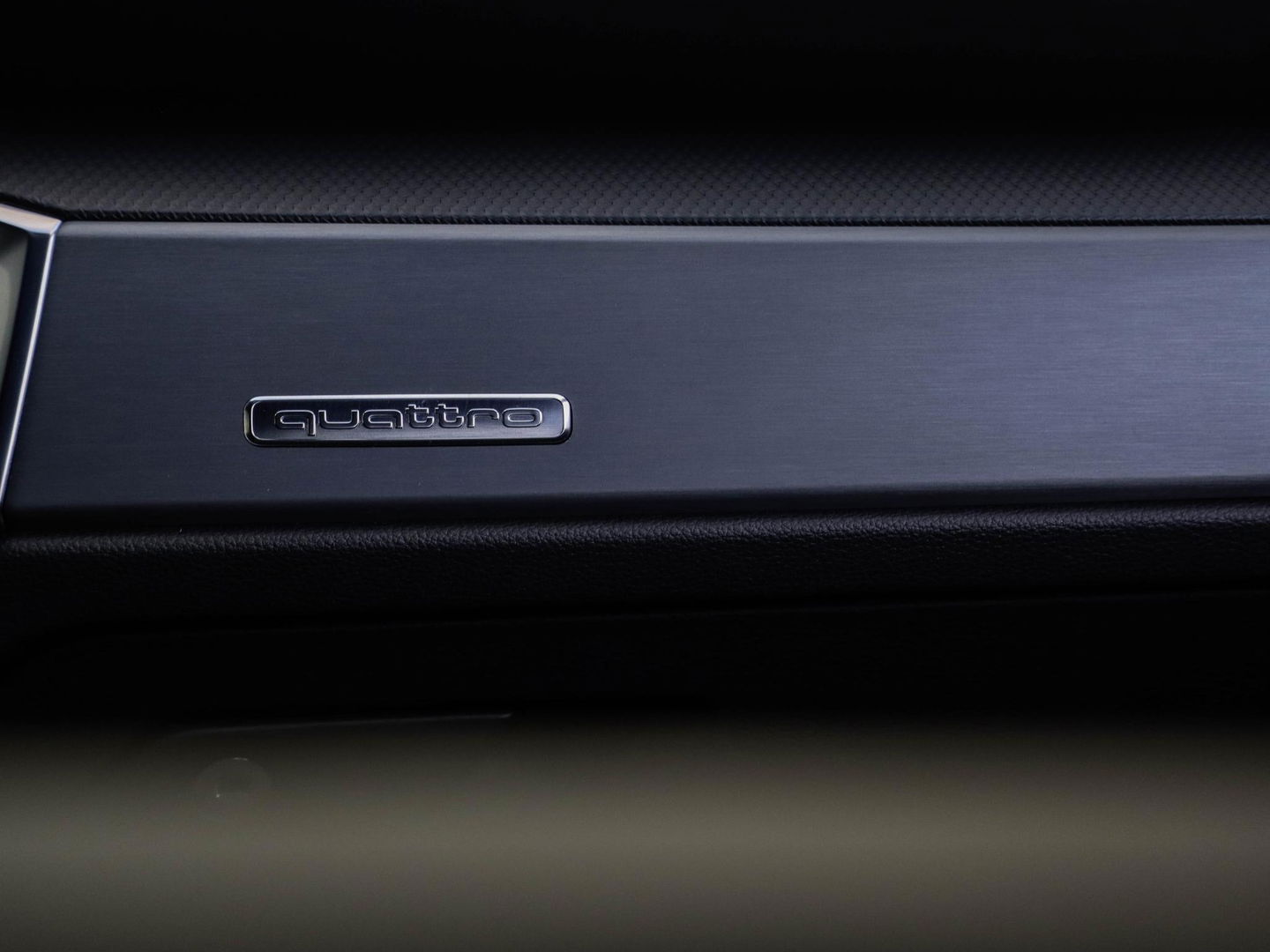 Audi Q3 40 TFSI 190pk Quattro Aut. S line Trekhaak wegkl. Sfeerverl. Virtual Cockpit