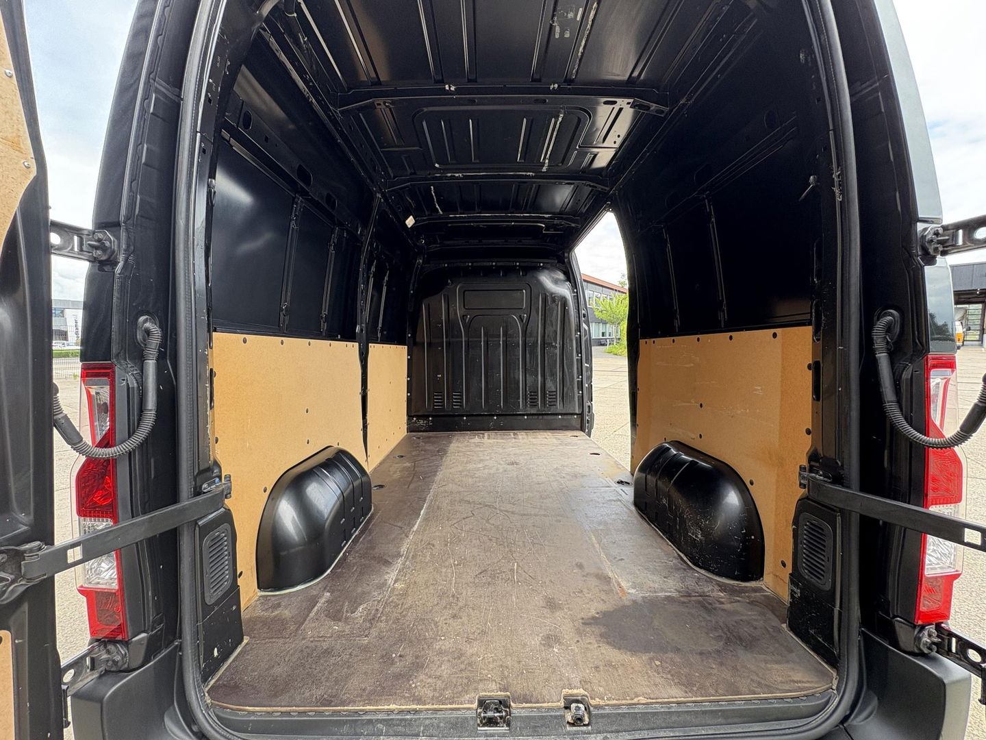 Renault Master T35 2.3 dCi L2H2 145pk | MARGE | Navigatie | Camera | Trekhaak | Airco | Cruise control | 12 maanden APK |