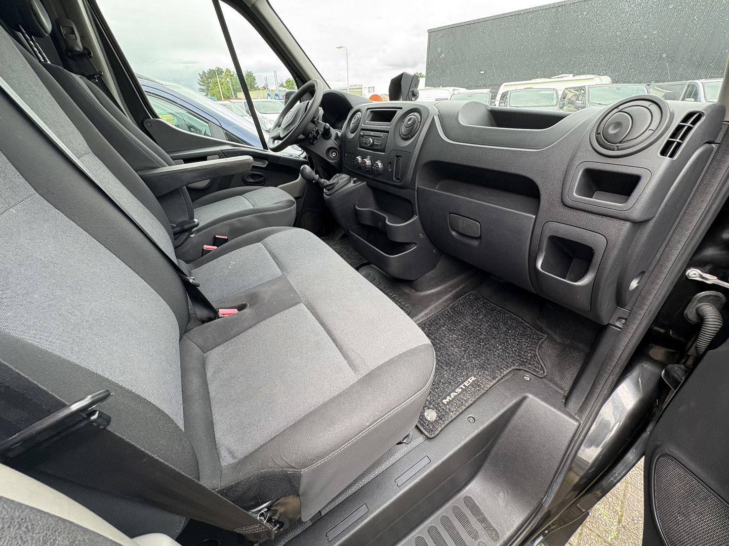 Renault Master T35 2.3 dCi L2H2 145pk | MARGE | Navigatie | Camera | Trekhaak | Airco | Cruise control | 12 maanden APK |