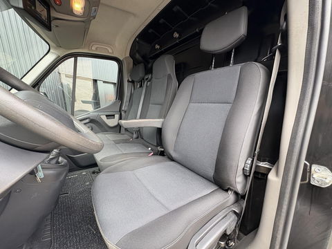 Renault Master T35 2.3 dCi L2H2 145pk | MARGE | Navigatie | Camera | Trekhaak | Airco | Cruise control | 12 maanden APK |