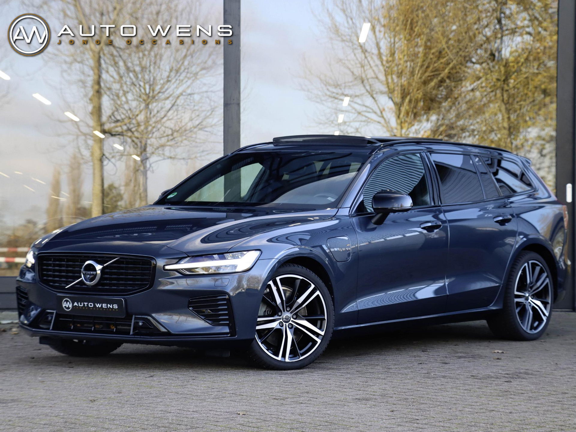 Volvo V60 T8 AWD Plus Dark 455pk 360 Cam PanoDak Harman Kardon Trekhaak