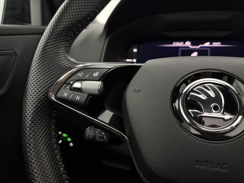 Škoda Karoq 1.5 TSI ACT 150PK Sportline | Pano | Sfeerverl. | Camera | LED | Virtual | Carplay | Stoel/Stuurverw.