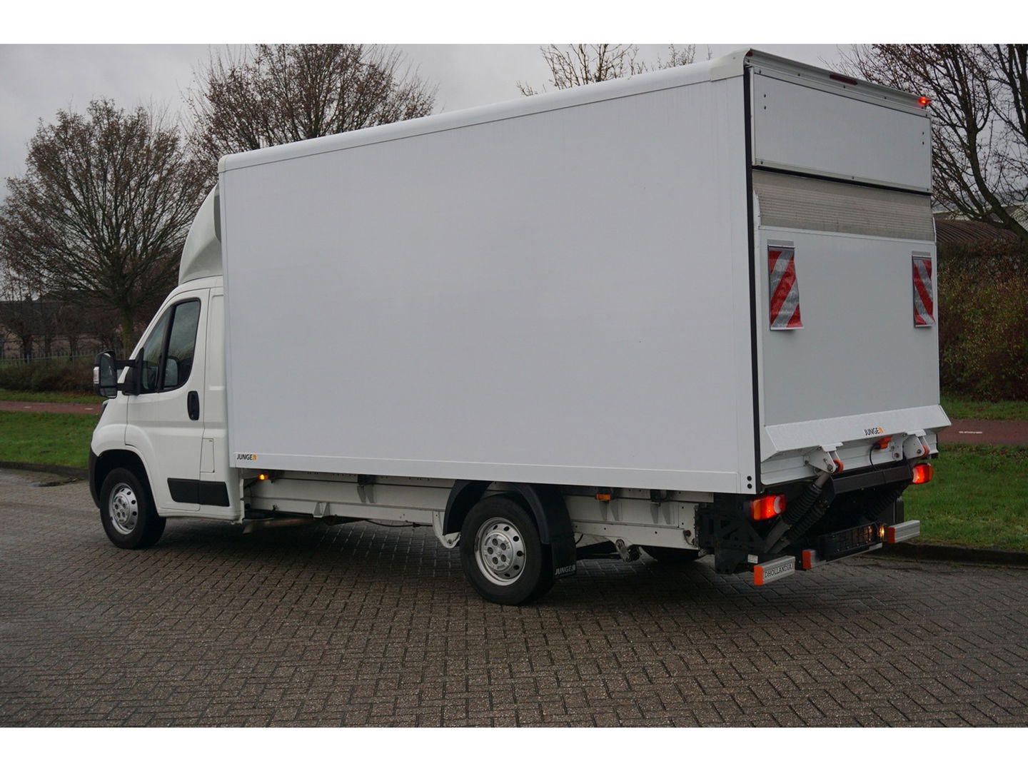 Peugeot Boxer 35 2.2 HDI 140PK L4 Bakwagen Climate, Apple CP/Android A, Camera, Dhollandia Laadklep!! NR. 01*
