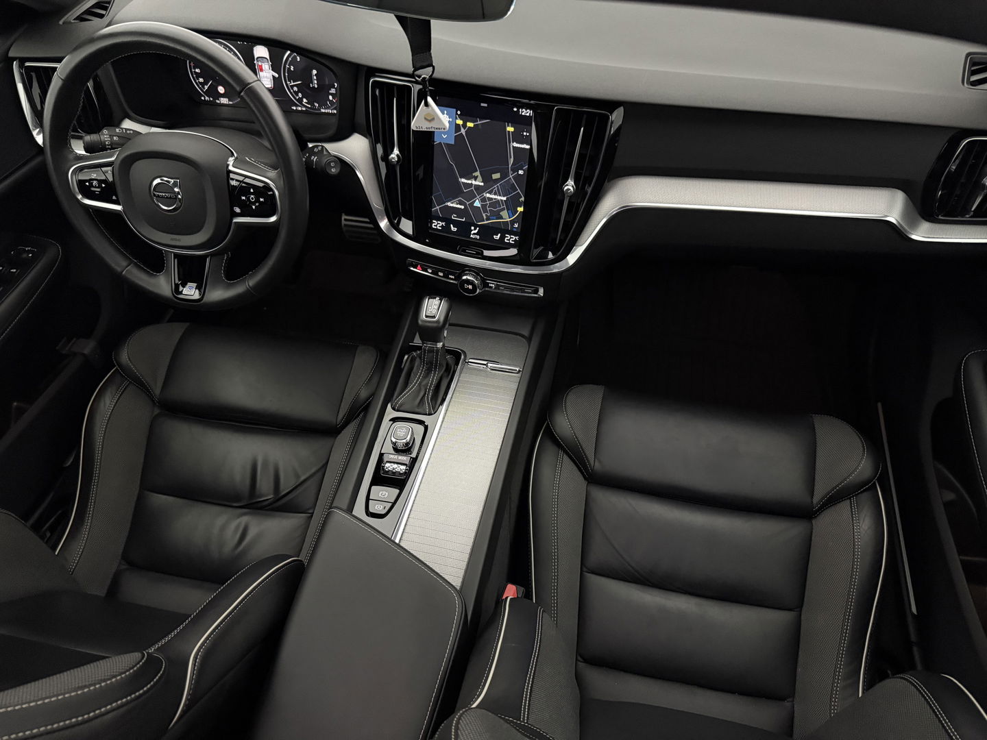 Volvo V60 2.0 T4 R-Design | Pano |  LED | Virtual | Memory | Stoelverw. | Camera | Carplay | Cruise | NAP