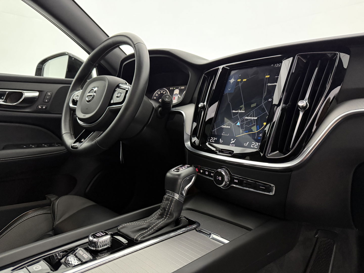 Volvo V60 2.0 T4 R-Design | Pano |  LED | Virtual | Memory | Stoelverw. | Camera | Carplay | Cruise | NAP