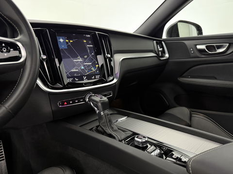 Volvo V60 2.0 T4 R-Design | Pano |  LED | Virtual | Memory | Stoelverw. | Camera | Carplay | Cruise | NAP