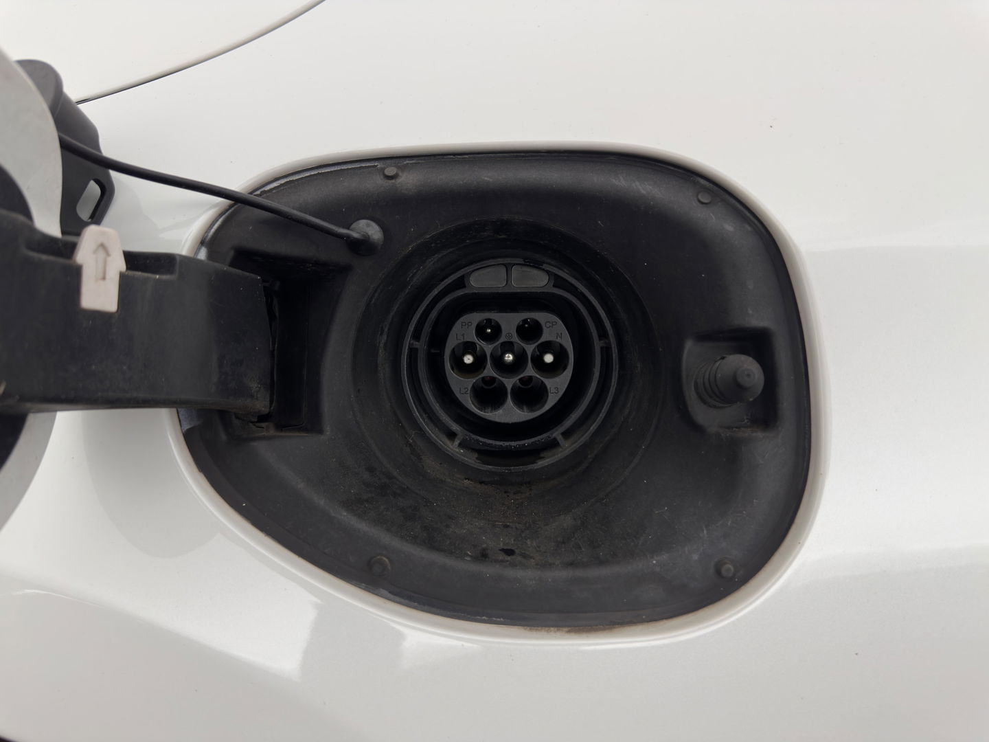 Volvo V60 2.4 D5 Twin Engine Special Edition Aut. *PANO | LUXURY-LEATHER | BI-XENON | BLINDSPOT | MEMORY-PACK | NAVI-FULLMAP | HEATED-SPORTSEATS | CAMERA | PERFORMANCE-AUDIO | TOWBAR | 18''ALU*