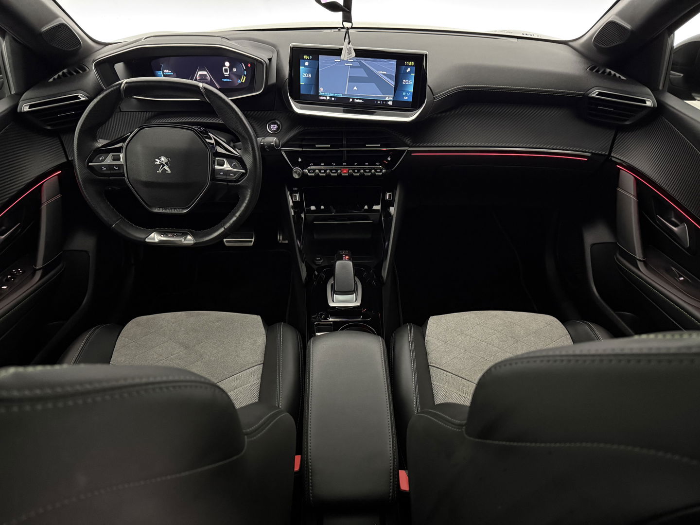 Peugeot 208 EV GT 350 | 50 kWh | Sfeerverl. | 360° | Virtual | LED | Carplay | Adap. Cruise | Keyless | NAP