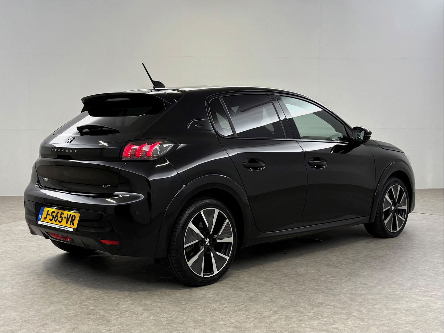 Peugeot 208 EV GT 350 | 50 kWh | Sfeerverl. | 360° | Virtual | LED | Carplay | Adap. Cruise | Keyless | NAP