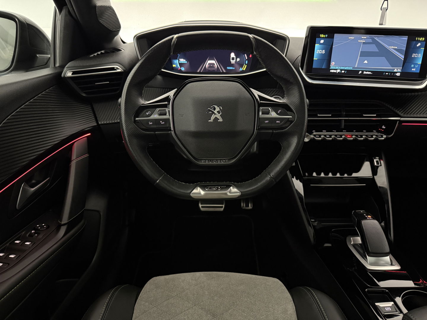 Peugeot 208 EV GT 350 | 50 kWh | Sfeerverl. | 360° | Virtual | LED | Carplay | Adap. Cruise | Keyless | NAP