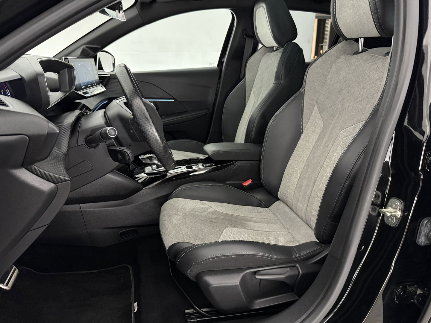 Peugeot 208 EV GT 350 | 50 kWh | Sfeerverl. | 360° | Virtual | LED | Carplay | Adap. Cruise | Keyless | NAP