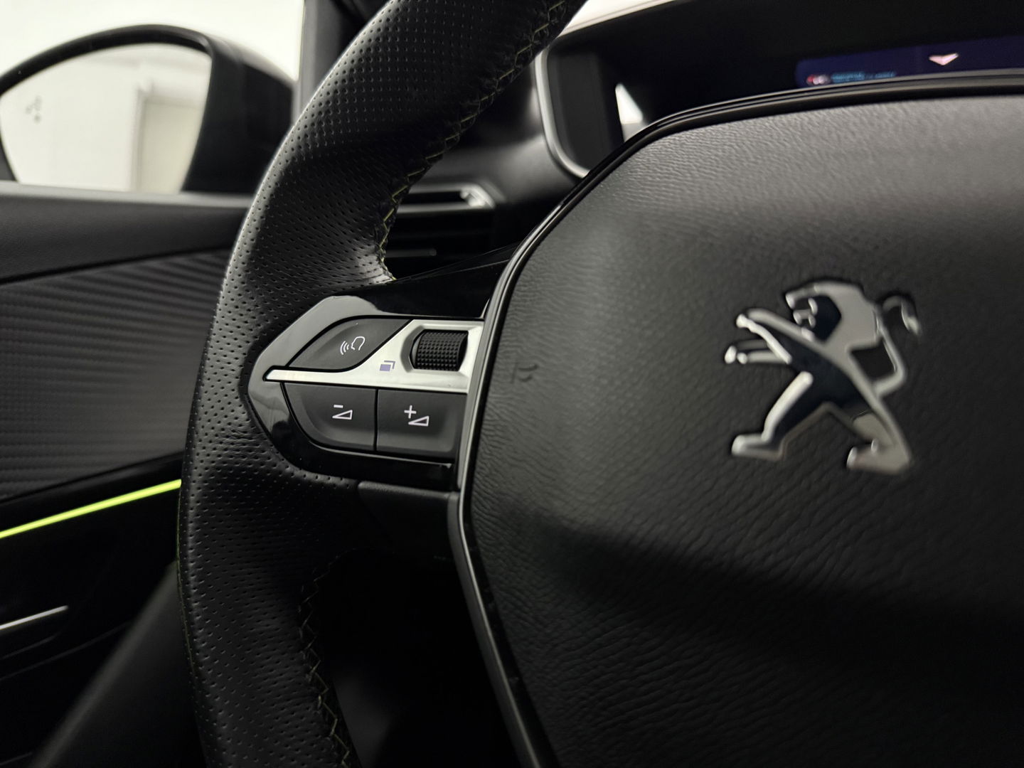 Peugeot 208 EV GT 350 | 50 kWh | Sfeerverl. | 360° | Virtual | LED | Carplay | Adap. Cruise | Keyless | NAP