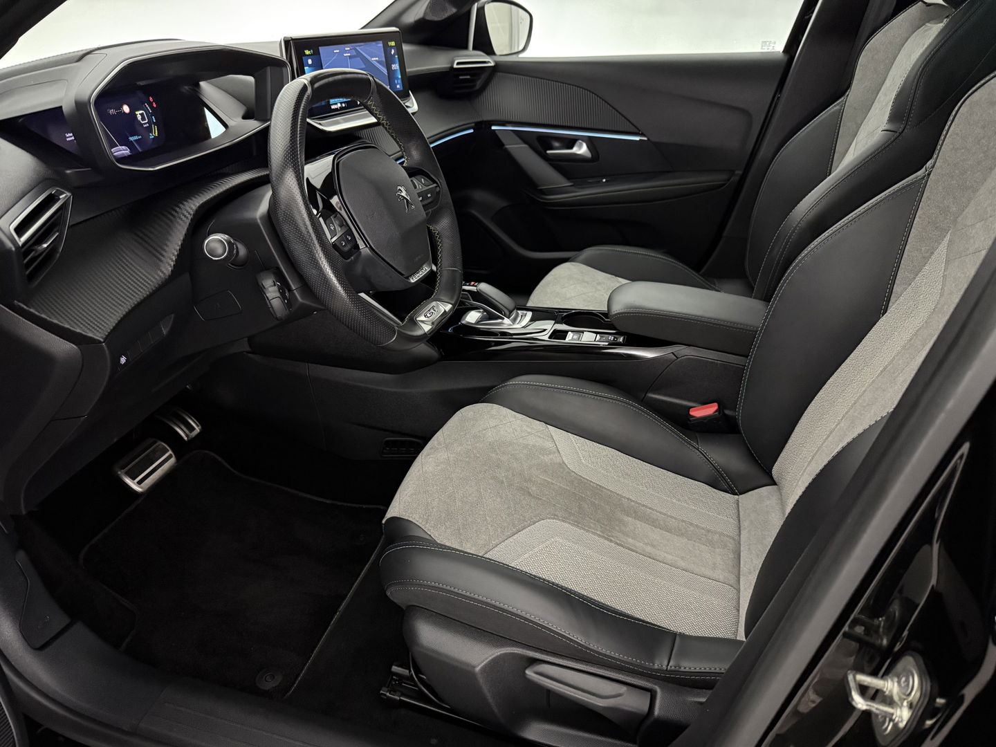 Peugeot 208 EV GT 350 | 50 kWh | Sfeerverl. | 360° | Virtual | LED | Carplay | Adap. Cruise | Keyless | NAP