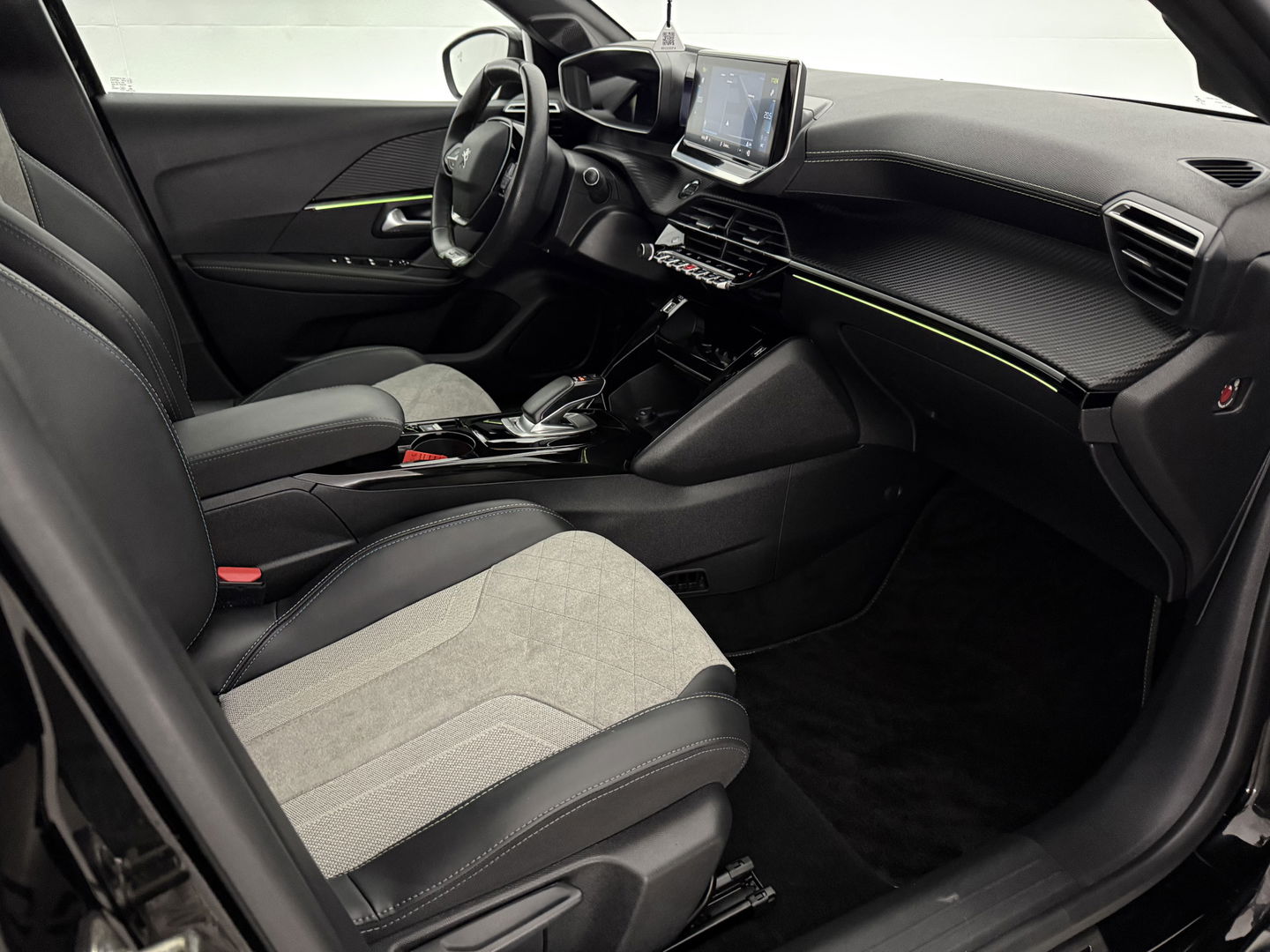 Peugeot 208 EV GT 350 | 50 kWh | Sfeerverl. | 360° | Virtual | LED | Carplay | Adap. Cruise | Keyless | NAP