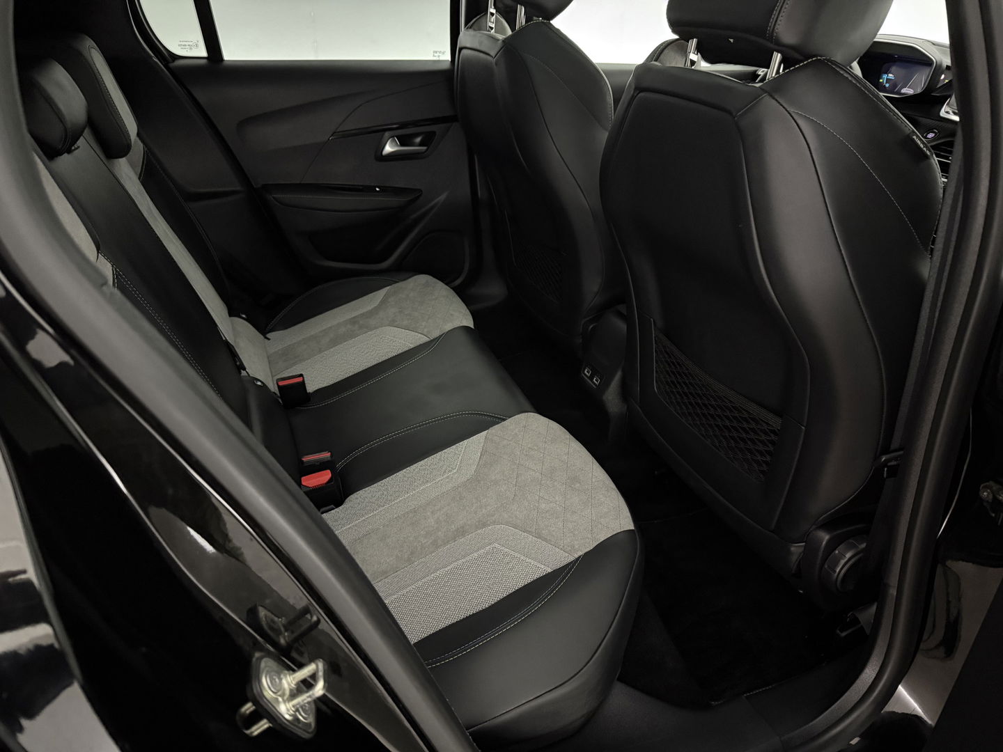 Peugeot 208 EV GT 350 | 50 kWh | Sfeerverl. | 360° | Virtual | LED | Carplay | Adap. Cruise | Keyless | NAP