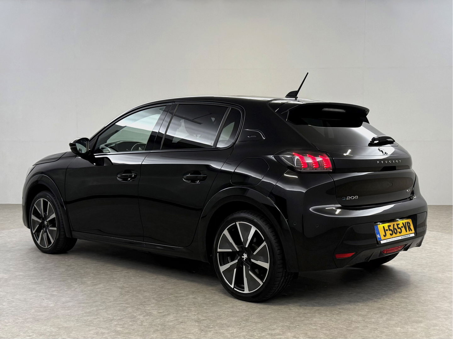 Peugeot 208 EV GT 350 | 50 kWh | Sfeerverl. | 360° | Virtual | LED | Carplay | Adap. Cruise | Keyless | NAP