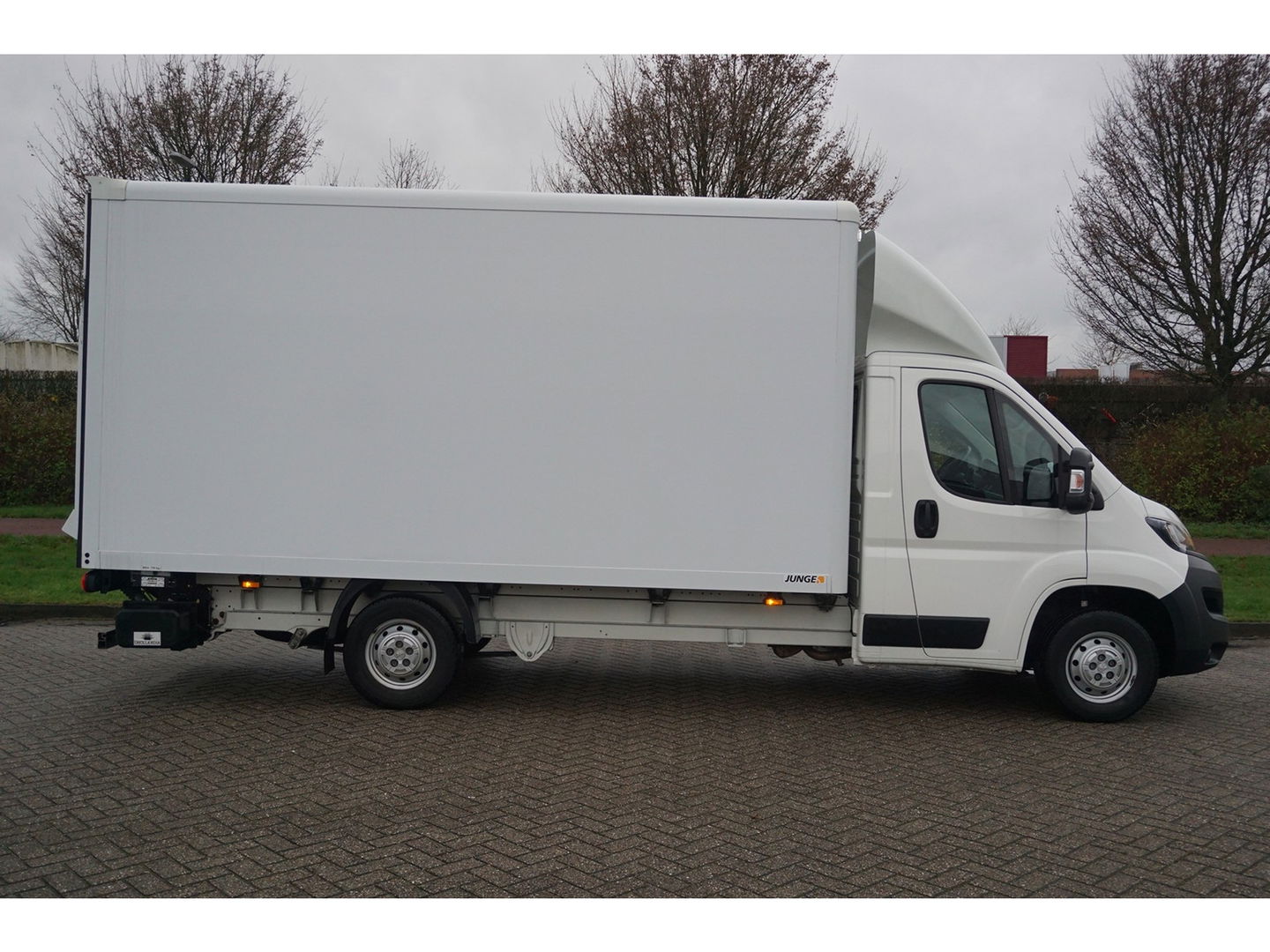 Peugeot Boxer 35 2.2 HDI 140PK L4 Bakwagen Climate, Apple CP/Android A, Camera, Dhollandia Laadklep!! NR. 02*