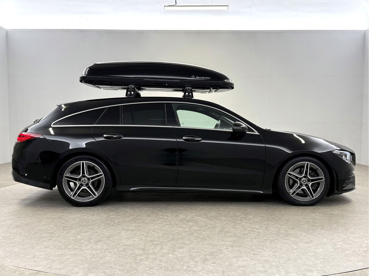 Mercedes-Benz CLA-Klasse 200 AMG | INCL. Dakkoffer | Pano | Burmester | Memory | Sfeer | Virtual | Trekh. | Camera | NAP