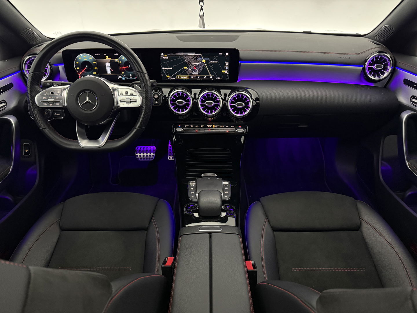 Mercedes-Benz CLA-Klasse 200 AMG | INCL. Dakkoffer | Pano | Burmester | Memory | Sfeer | Virtual | Trekh. | Camera | NAP