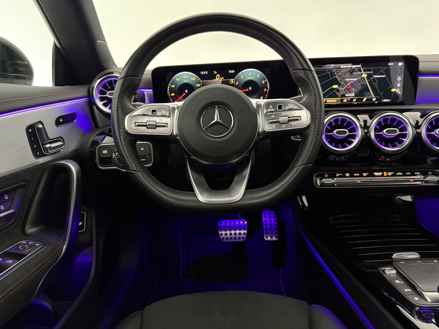 Mercedes-Benz CLA-Klasse 200 AMG | INCL. Dakkoffer | Pano | Burmester | Memory | Sfeer | Virtual | Trekh. | Camera | NAP