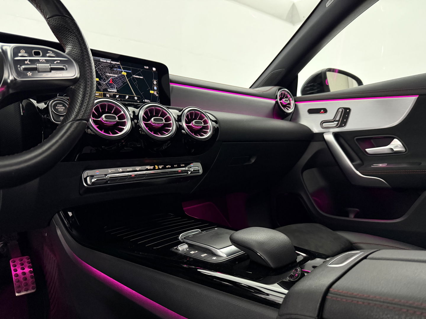 Mercedes-Benz CLA-Klasse 200 AMG | INCL. Dakkoffer | Pano | Burmester | Memory | Sfeer | Virtual | Trekh. | Camera | NAP