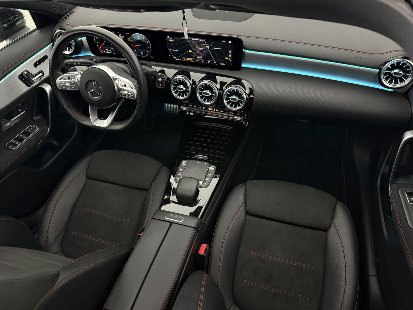 Mercedes-Benz CLA-Klasse 200 AMG | INCL. Dakkoffer | Pano | Burmester | Memory | Sfeer | Virtual | Trekh. | Camera | NAP