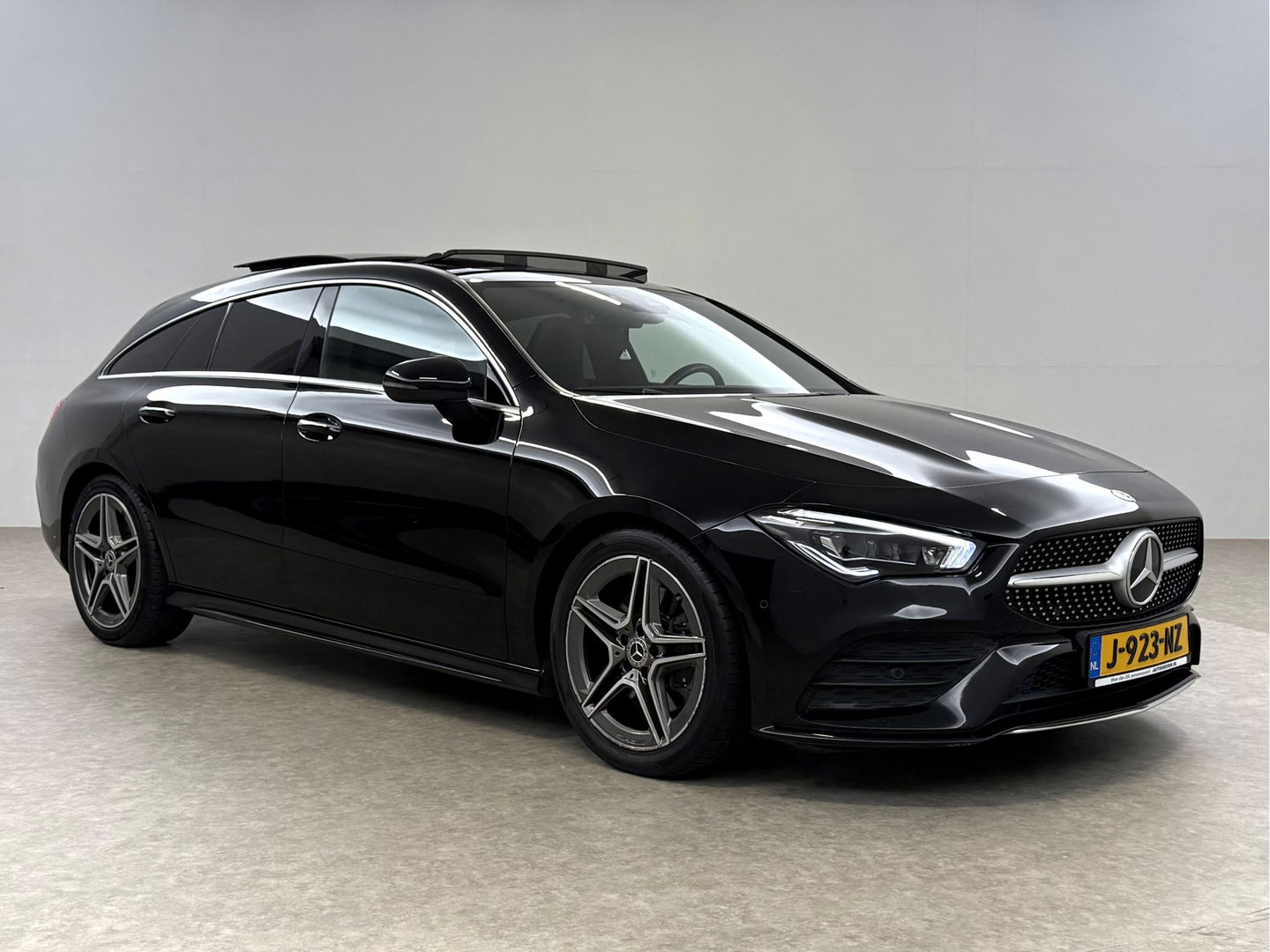 Mercedes-Benz CLA-Klasse 200 AMG | INCL. Dakkoffer | Pano | Burmester | Memory | Sfeer | Virtual | Trekh. | Camera | NAP