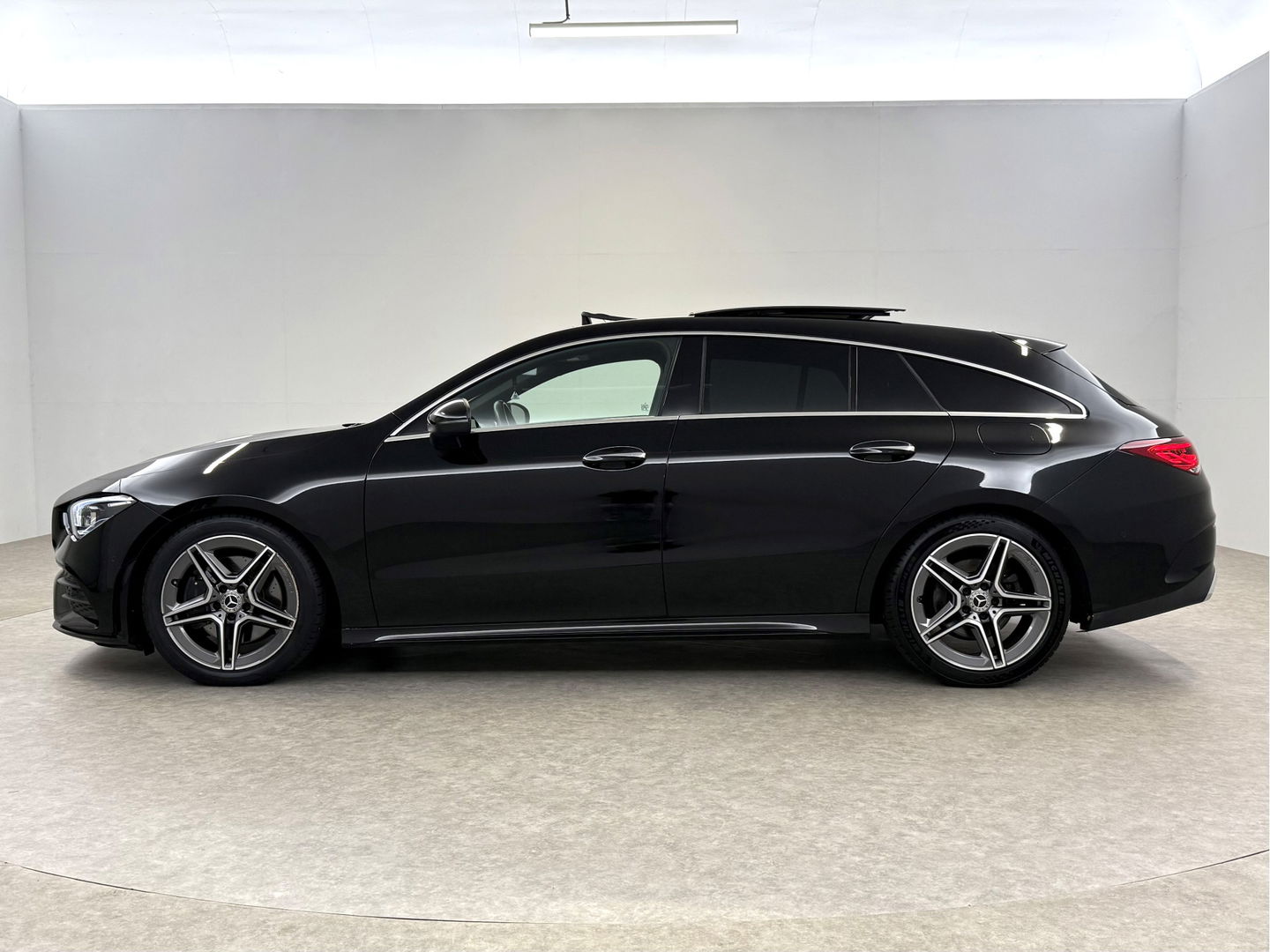 Mercedes-Benz CLA-Klasse 200 AMG | INCL. Dakkoffer | Pano | Burmester | Memory | Sfeer | Virtual | Trekh. | Camera | NAP