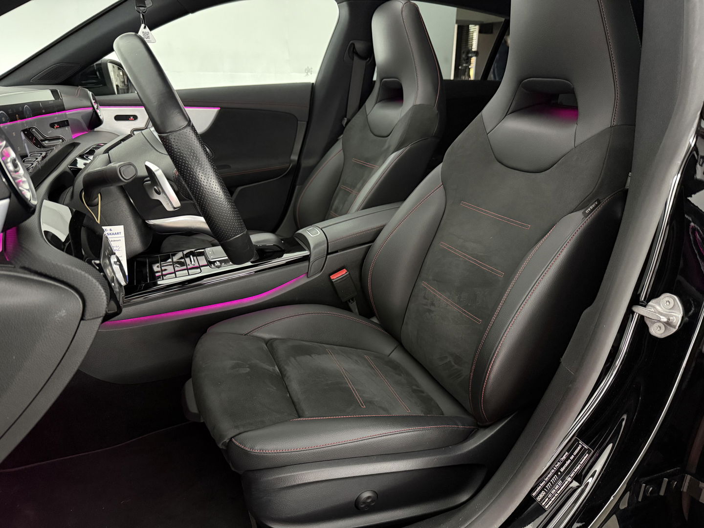 Mercedes-Benz CLA-Klasse 200 AMG | INCL. Dakkoffer | Pano | Burmester | Memory | Sfeer | Virtual | Trekh. | Camera | NAP