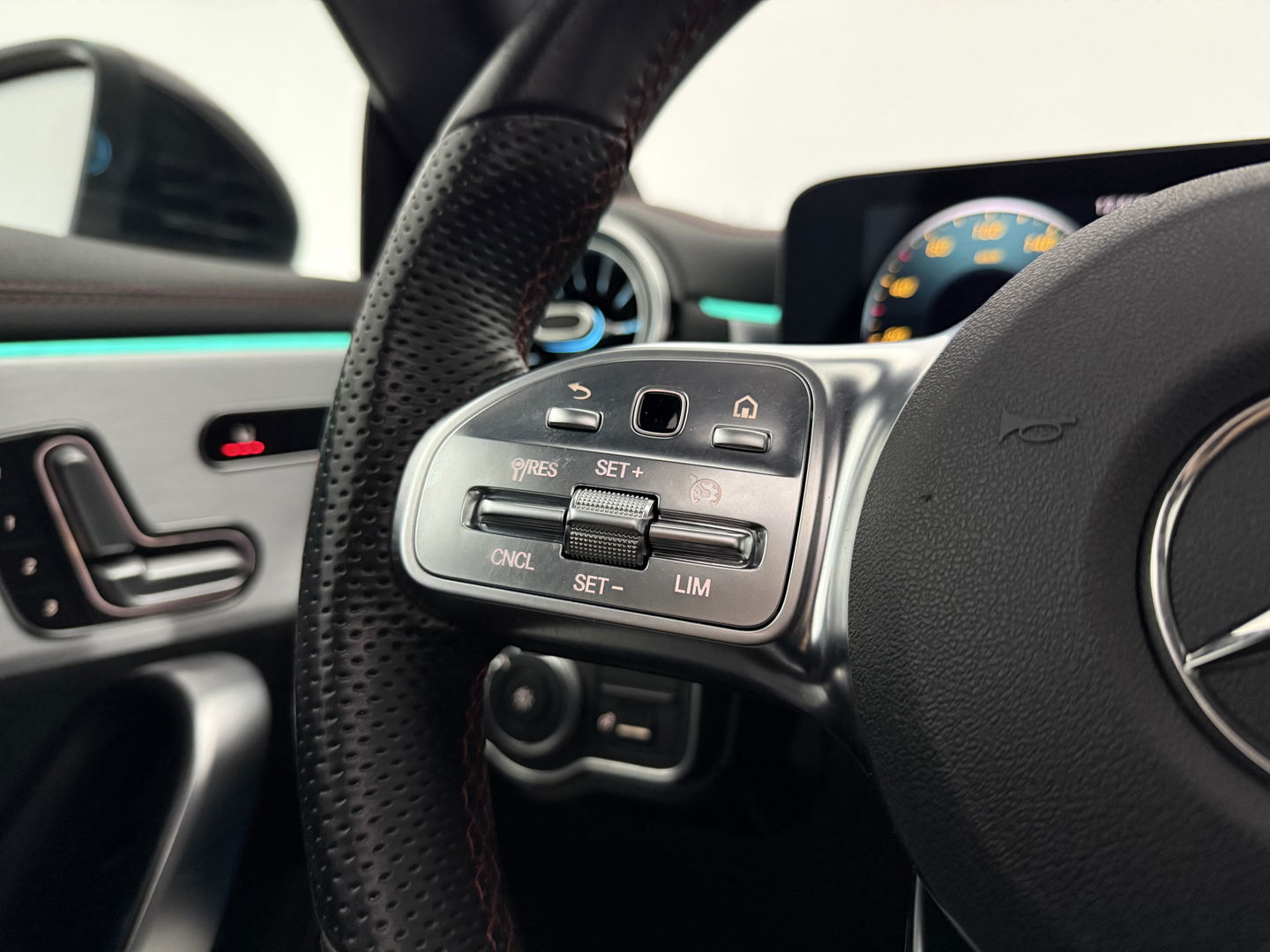 Mercedes-Benz CLA-Klasse 200 AMG | INCL. Dakkoffer | Pano | Burmester | Memory | Sfeer | Virtual | Trekh. | Camera | NAP