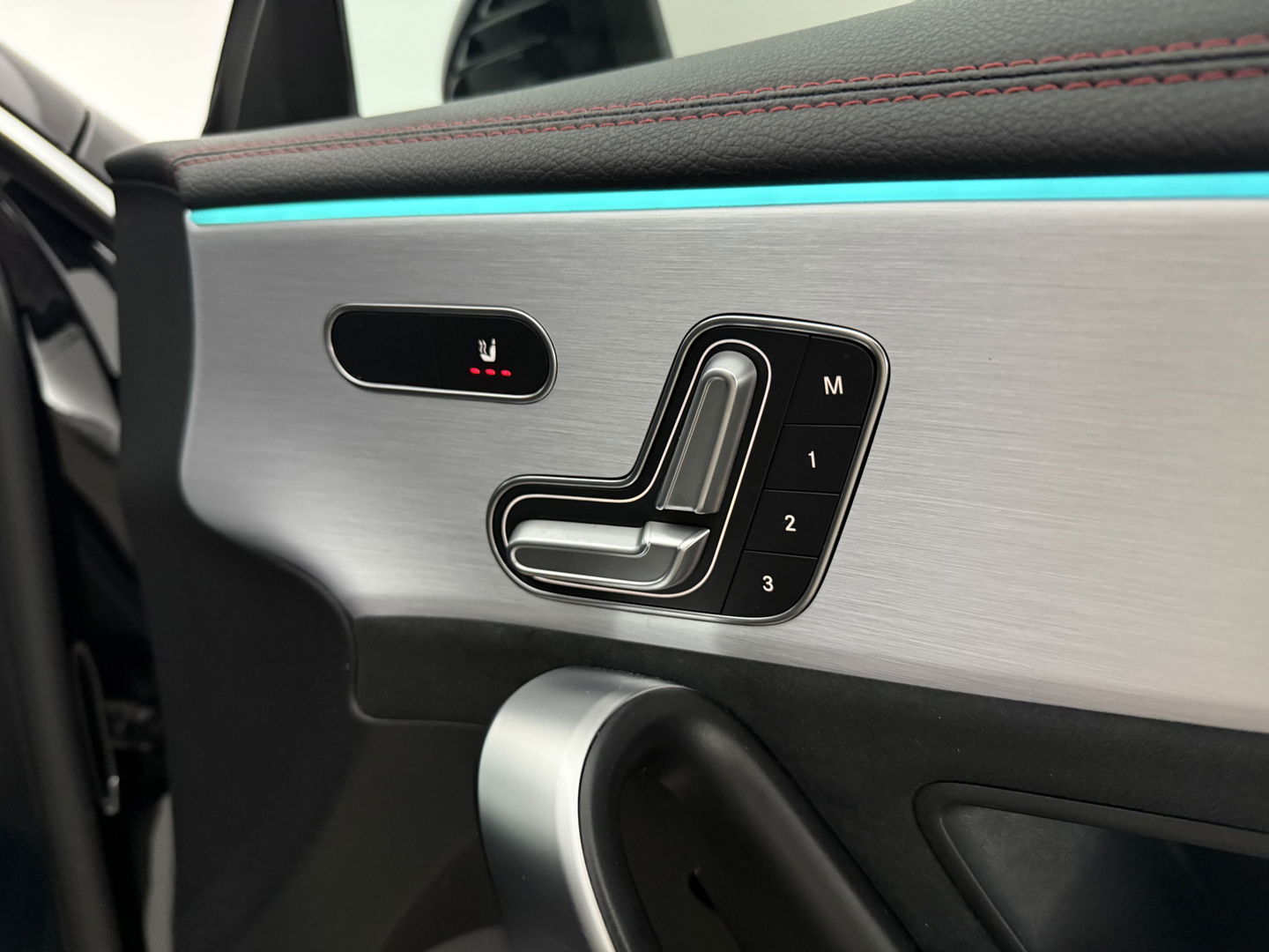 Mercedes-Benz CLA-Klasse 200 AMG | INCL. Dakkoffer | Pano | Burmester | Memory | Sfeer | Virtual | Trekh. | Camera | NAP