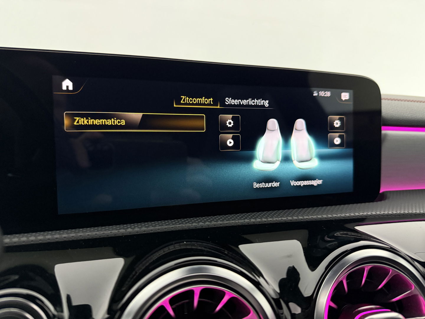 Mercedes-Benz CLA-Klasse 200 AMG | INCL. Dakkoffer | Pano | Burmester | Memory | Sfeer | Virtual | Trekh. | Camera | NAP