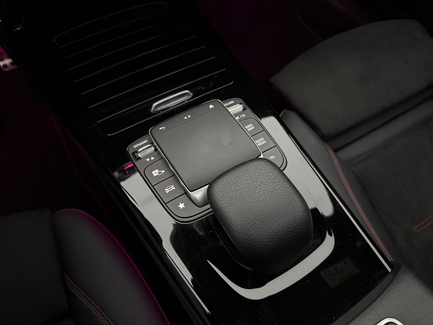 Mercedes-Benz CLA-Klasse 200 AMG | INCL. Dakkoffer | Pano | Burmester | Memory | Sfeer | Virtual | Trekh. | Camera | NAP