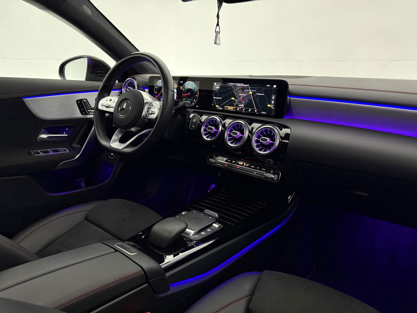 Mercedes-Benz CLA-Klasse 200 AMG | INCL. Dakkoffer | Pano | Burmester | Memory | Sfeer | Virtual | Trekh. | Camera | NAP