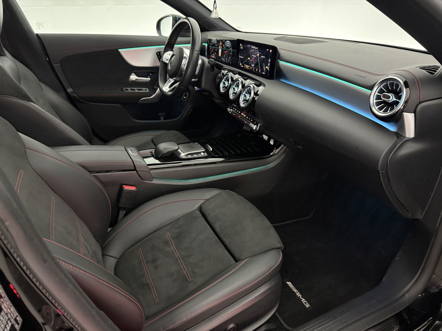 Mercedes-Benz CLA-Klasse 200 AMG | INCL. Dakkoffer | Pano | Burmester | Memory | Sfeer | Virtual | Trekh. | Camera | NAP