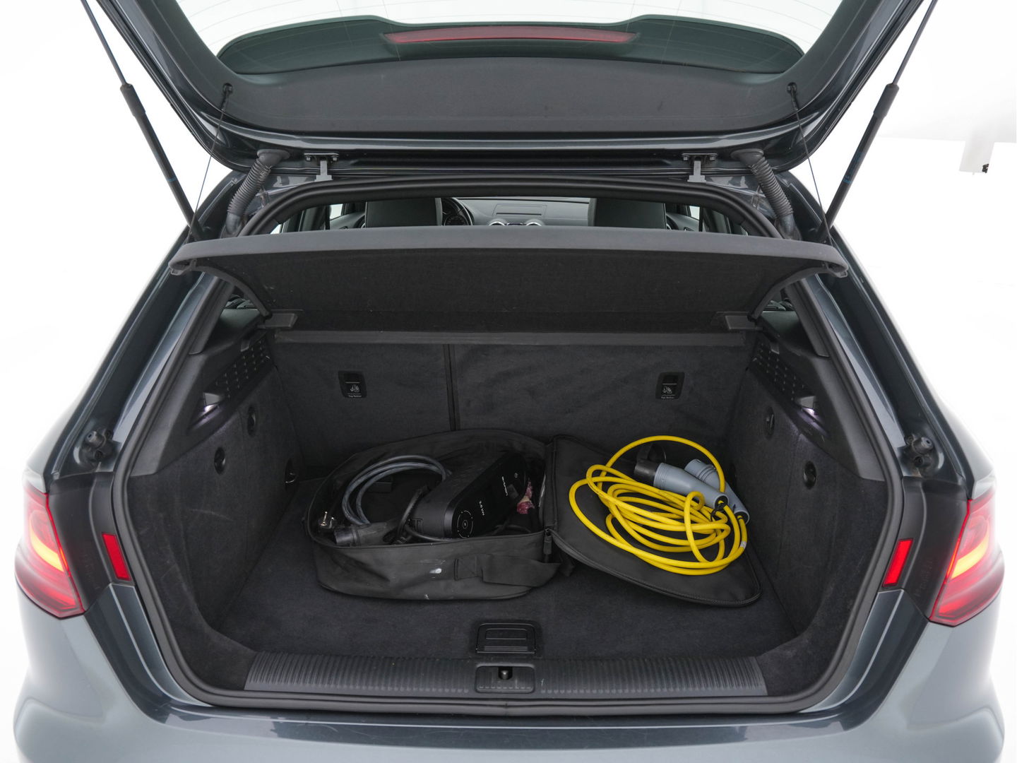 Audi A3 Sportback 1.4 e-tron Plug-In Pro Line plus Aut. *LEATHER-FABRIC | FULL-LED | NAVI-FULLMAP | KEYLESS | SPORT-SEATS | AUDI-SOUND | TOWBAR | 17''ALU*